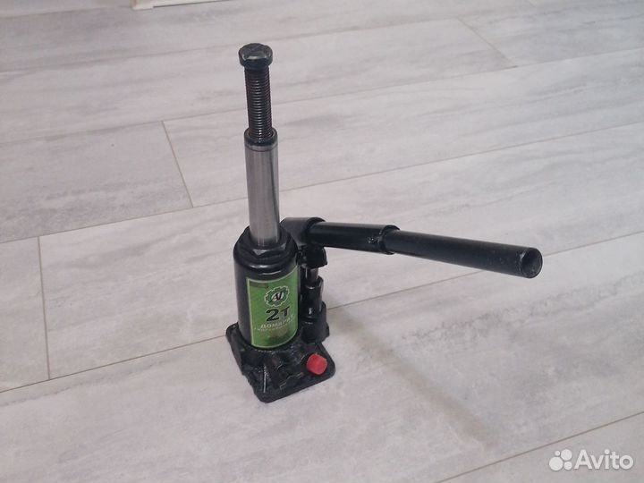 Домкрат гидравлический бутылочный