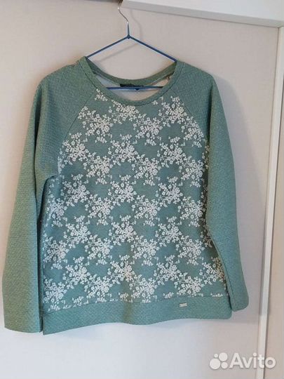 Костюм с юбкой