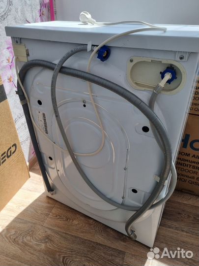 Стиральная машина б/у indesit узкая на 3.5 кг