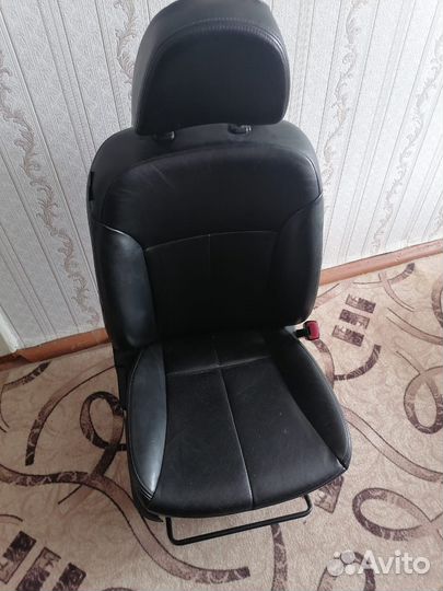 Сиденья передние Subaru Forester SH9