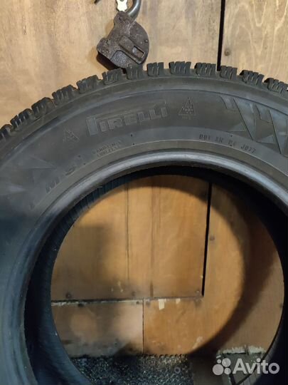 Pirelli Carrier 235/65 R17 23D