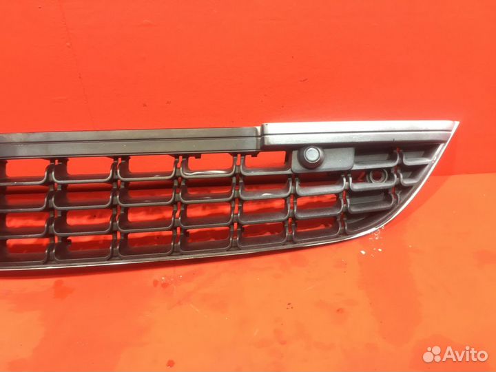 Решетка в бампер передняя Opel Astra J хетчбэк