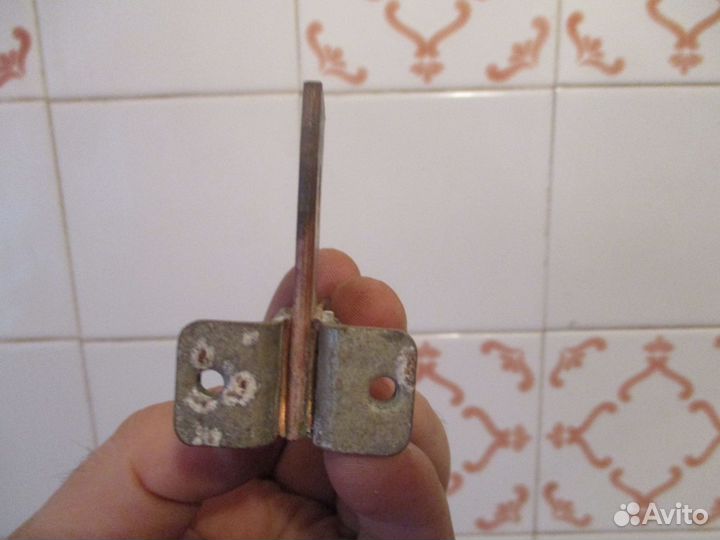 Предохранители,изоляторы,пробки,контакт и т.д