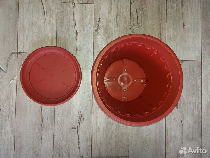 Большой цветочный горшок