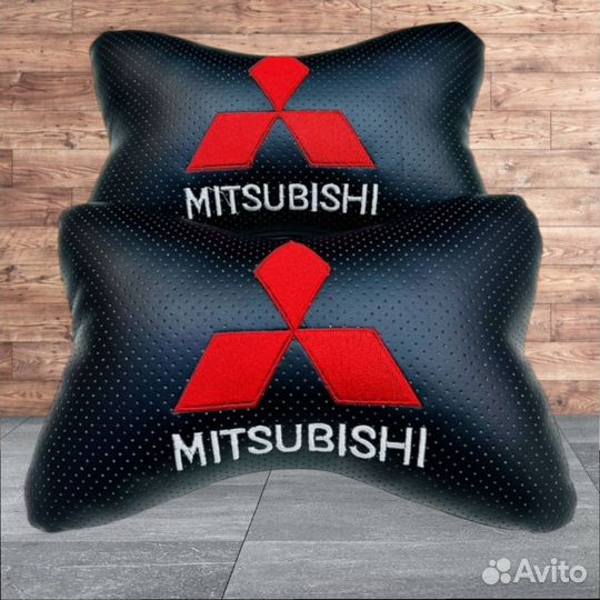 Подушки Mitsubishi черные с логотипом