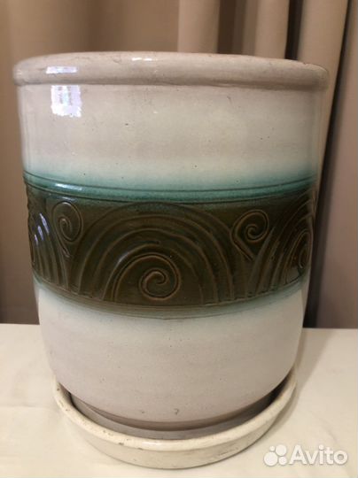 Глиняный горшок для цветов