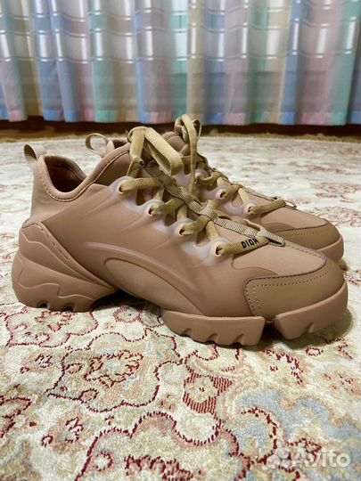 Кроссовки женские