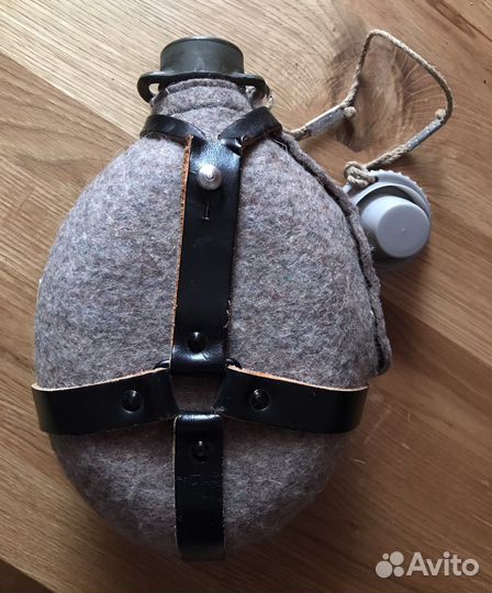 Фляги и набор посуды для солдата