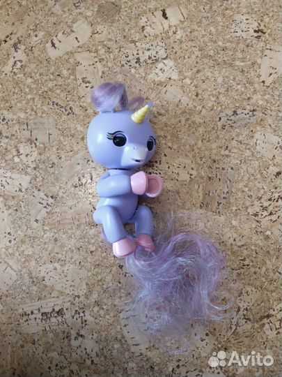 Интерактивная игрушка Fingerlings Единорог Алика