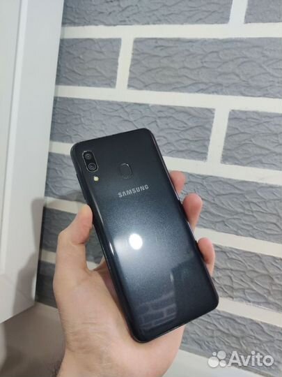 Samsung Galaxy A30, 3/32 ГБ