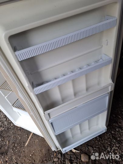 Холодильник б/у бирюса 2