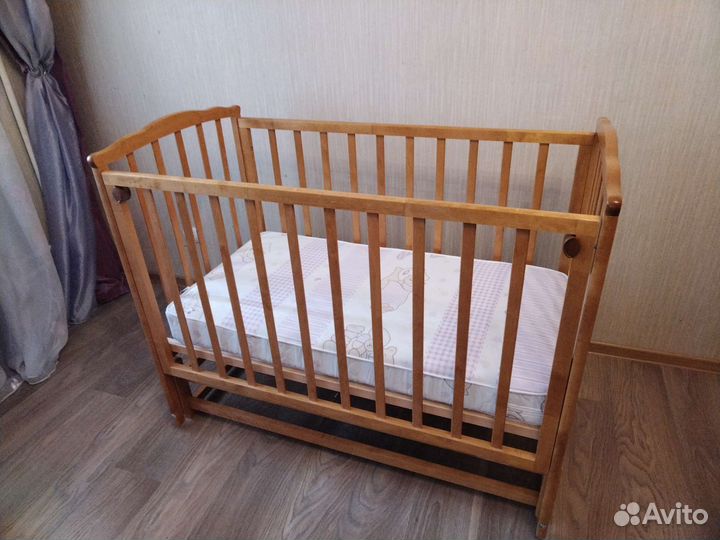 Детская кровать с продольным маятником