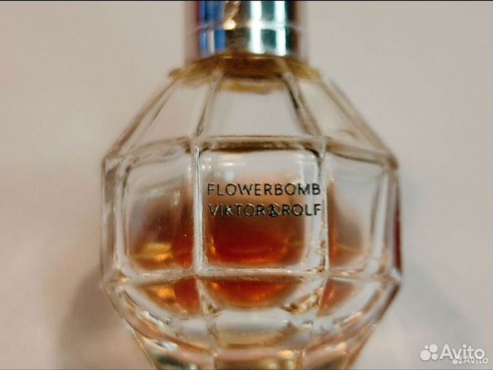 Viktoria rolf flowerbomb