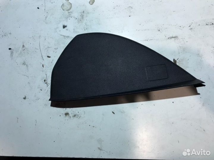 Накладка в салоне левая Skoda Octavia 5E5 cjza