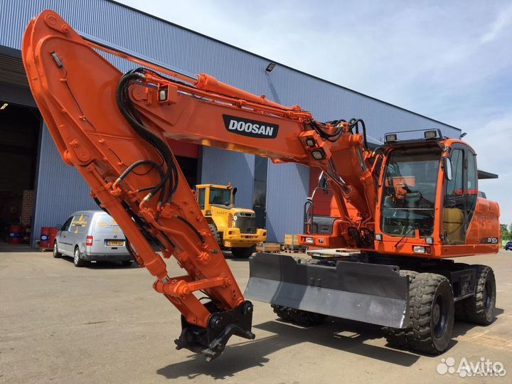 Стекло правое кузовное для Doosan DX 190