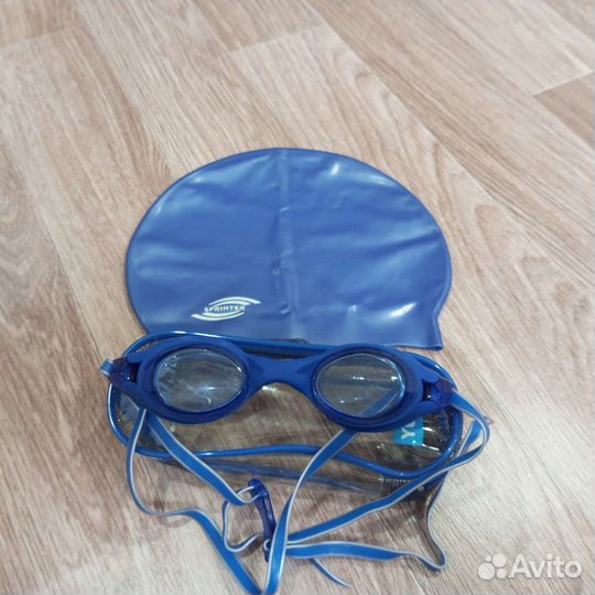 Очки и шапка для плавания