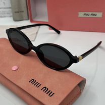 Солнцезащитные очки Miu Miu