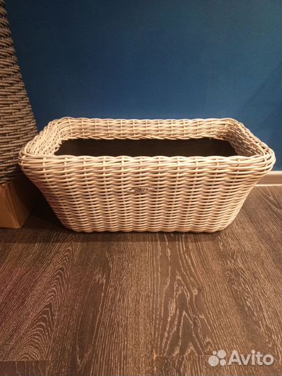 Кашпо из искусственного ротанга