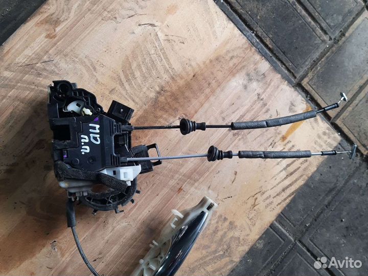 Замок передний правый Avante Elantra md