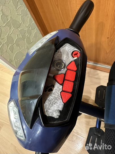 Трехколесный велосипед с ручкой