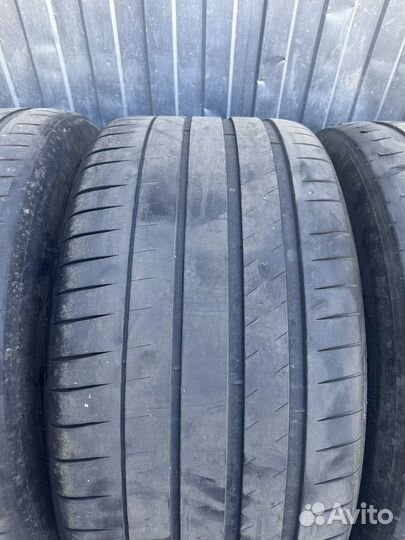 Michelin Pilot Sport 4 S 325/35 R22