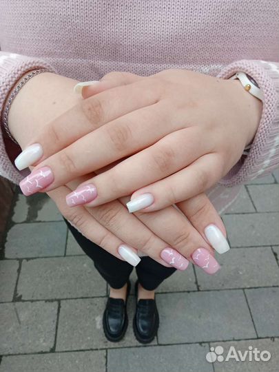 Маникюр педикюр в студии