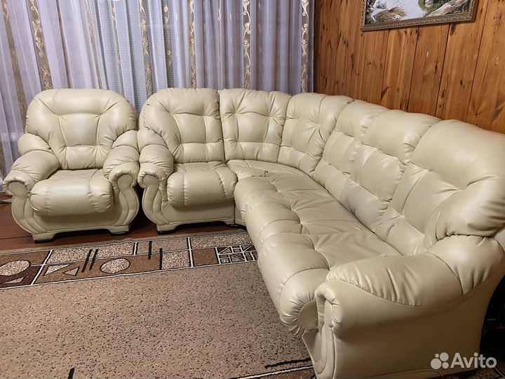 Кожаный диван бу