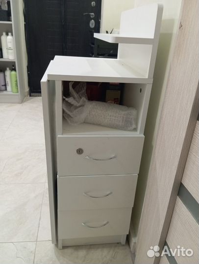 Маникюрный стол