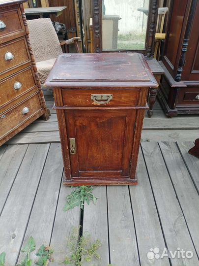 Тумбочка старинная