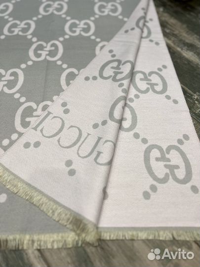 Кашемировый палантин Gucci серый с розовым