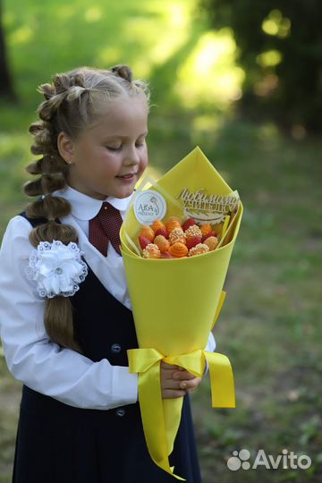 Клубничный букет на 1 сентября