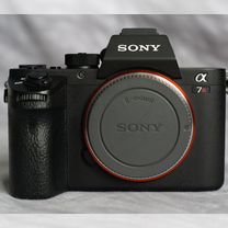 Sony a7RII + батблок и аксессуары