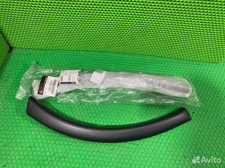 Накладка бампера передняя левая Mitsubishi