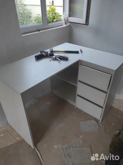 Письменный стол