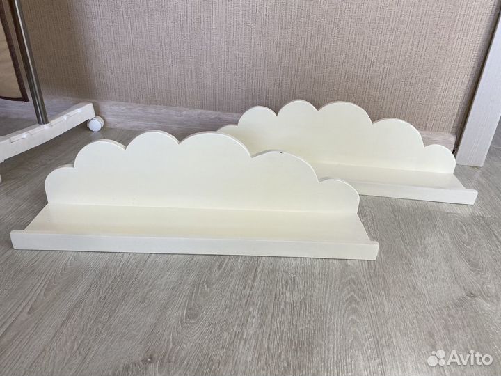 Полка навесная белая