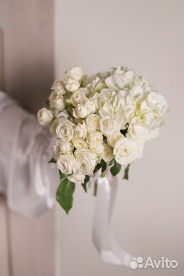 Свадебный букет невесты кустовая роза