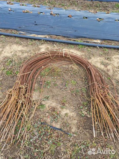 Маленькие дуги для капусты и клубники