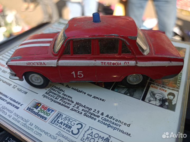 Модель автомобиля москвич 408 1:43 СССР