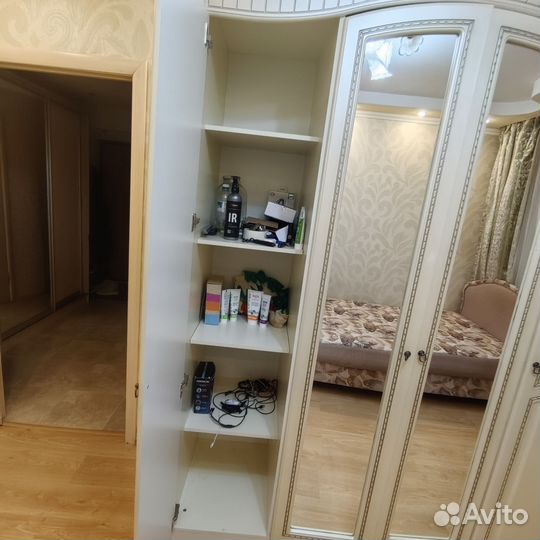 Шкаф распашной бу беж