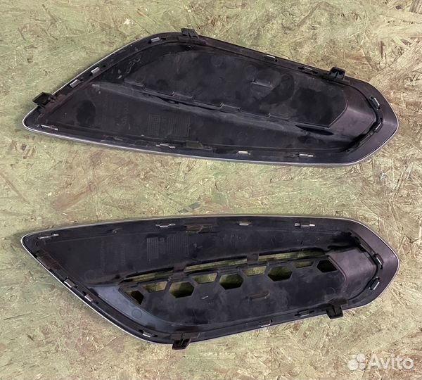 Решетка бампера,заглушка птф. Volvo S60