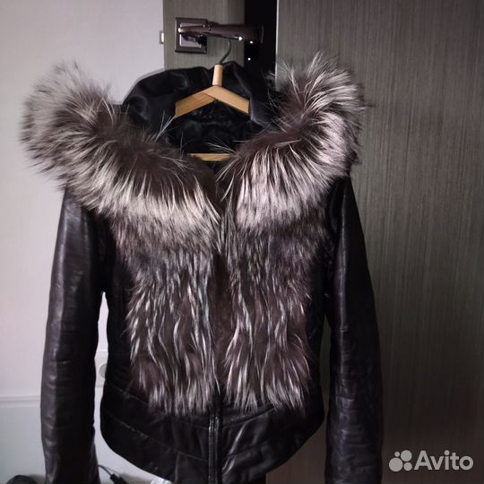 Кожаная куртка с мехом чернобурки
