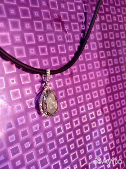 Золотая подвеска с бриллиантами