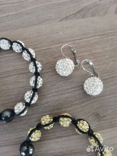 Серьги и браслеты со стразами