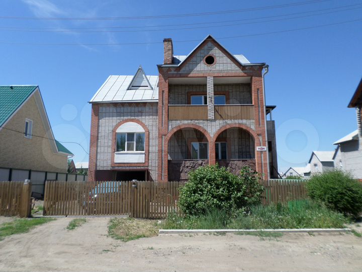 Коттедж 300 м² на участке 12 сот.