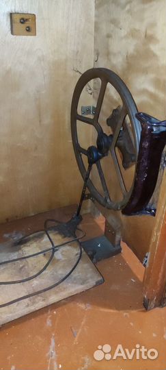 Швейная машина Подольск М100 ножная