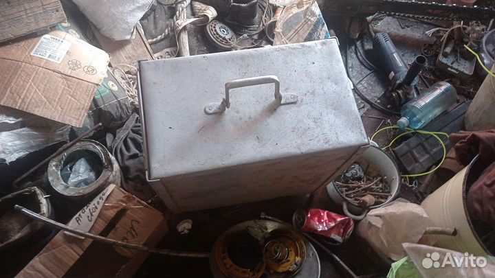 Железный алюминиевый кейс (не открывается)