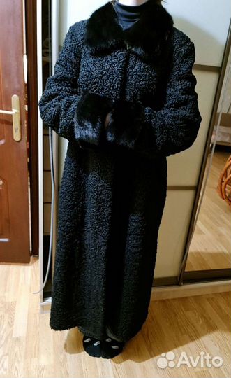 Шуба из каракуля 48-50 длинная черная