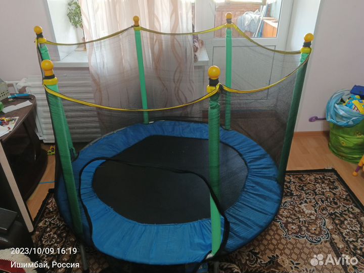 Батут с защитной сеткой