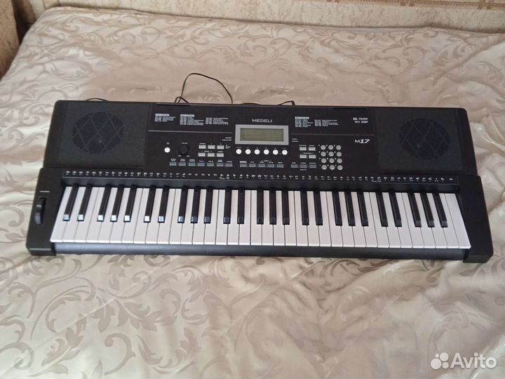 Синтезатор medeli M17