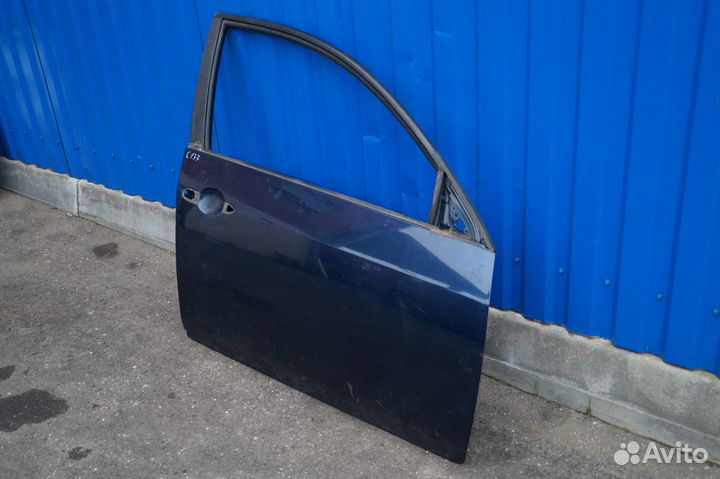 Nissan 80100-BA030 Дверь передняя правая